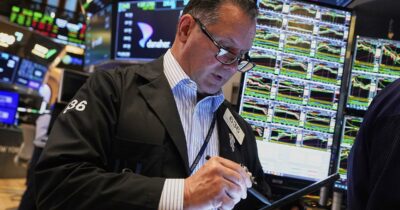 Copertina di Il taglio del rating Usa spinge i rendimenti dei Treasury sopra il 4,5%. Dollaro ancora in calo