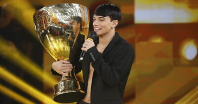 Copertina di Il vincitore di Amici 24 Daniele: "Ho subito il bullismo, ma ne ho parlato subito in casa. Tendo a sminuirmi e a non gratificarmi, ma ora va meglio"