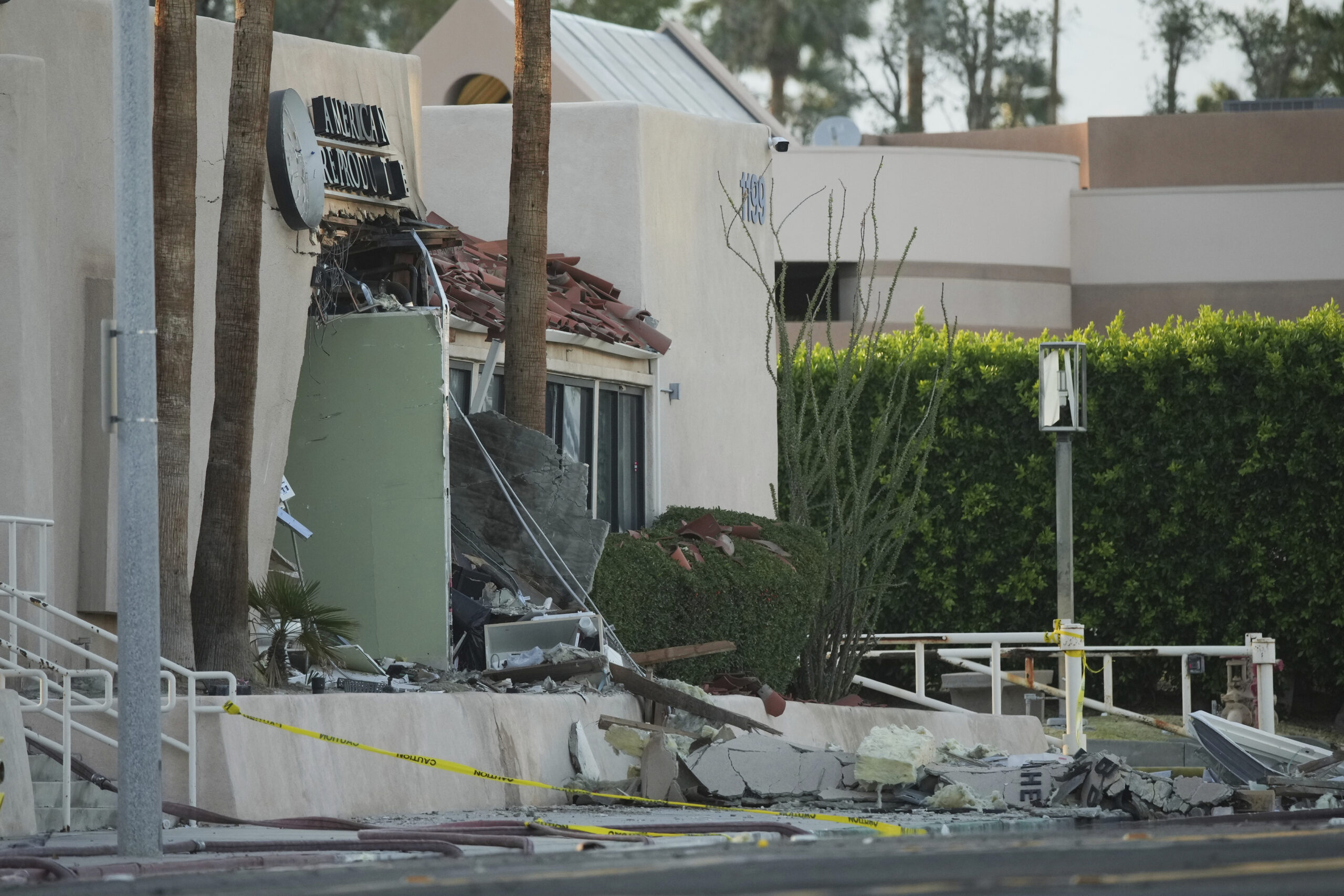 bomba esplode davanti a una clinica per la fecondazione assistita in california 5 feriti morto l attentatore ‘antinatalista 