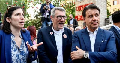 Copertina di Piazza rossa per il voto: bandiere, differenze  e vecchi conti da saldare