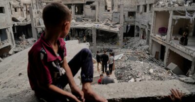 Copertina di Netanyahu: “Gaza sarà nostra”. Poi cede e fa passare i Tir