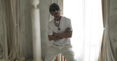 Copertina di Pierpaolo Piccioli è il nuovo direttore creativo di Balenciaga. Quel primo post su Instagram con l’abito “premonitore”: “Ora vedo il quadro d’insieme”