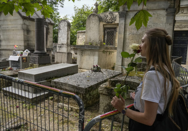 ritrovato il busto di jim morrison rubato 37 anni fa dalla tomba la polizia francese l ha individuata durante una indagine anticorruzione da Ilfattoquotidiano.it ritrovato il busto di jim morrison rubato 37 anni fa dalla tomba la polizia francese l ha individuata durante una indagine anticorruzione