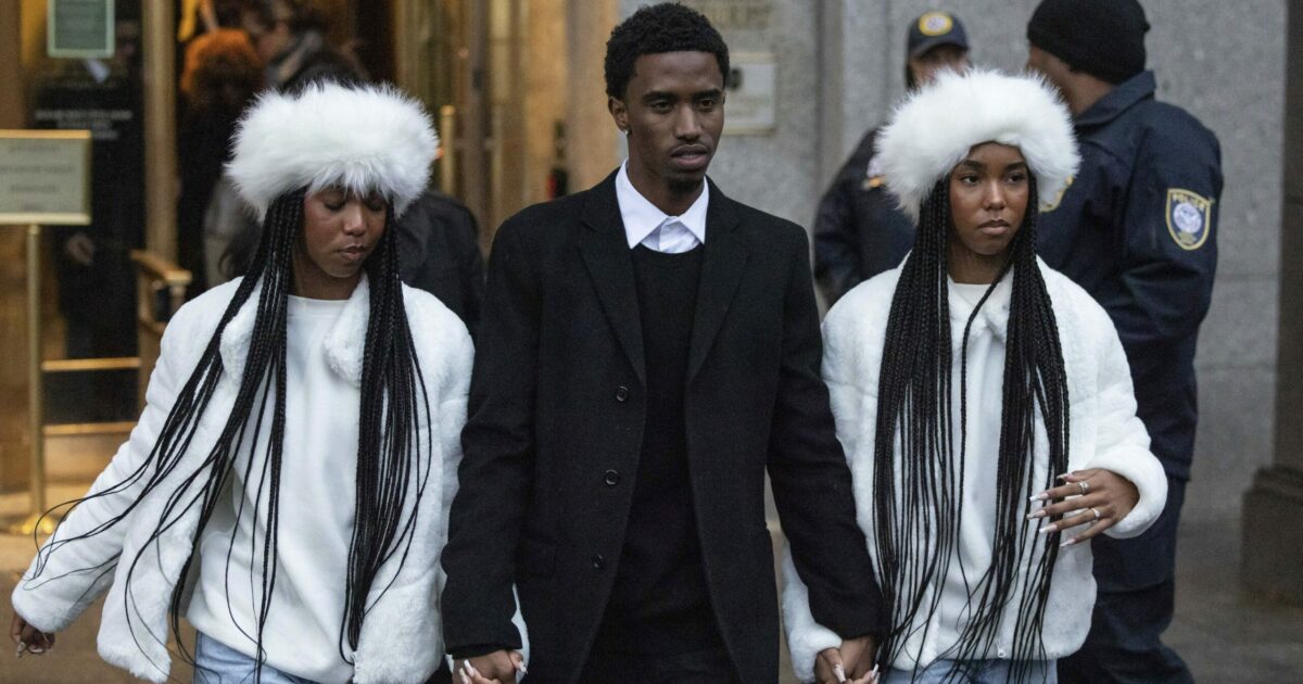 Le gemelle Jessie e D’Lila al processo del padre Puff Daddy si vestono eleganti per il ballo di fine anno e fuggono via dall’aula del tribunale