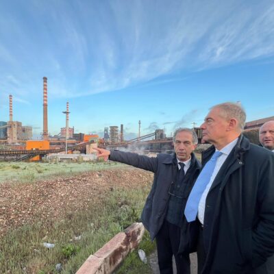 Copertina di Ilva, il governo verso un altro fallimento: Urso contava di venderla entro aprile, ma la gara rischia di saltare