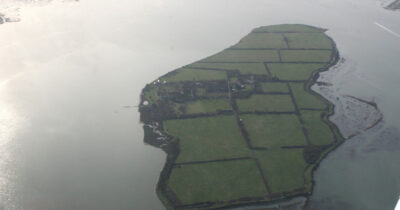 Copertina di L’isola di Osea è in vendita per quasi 30 milioni di euro: “La strada che la collega alla terraferma non si può percorrere “