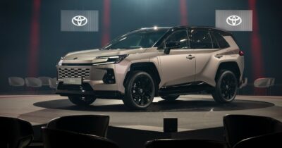 Copertina di Toyota Rav4, con la sesta generazione arrivano i nuovi motori ibridi. Con o senza spina – FOTO