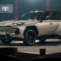 Copertina di Toyota Rav4, con la sesta generazione arrivano i nuovi motori ibridi. Con o senza spina – FOTO