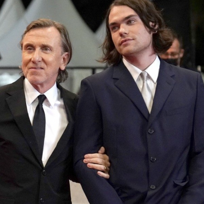 “La morte di mio figlio? Non esiste un solo modo per affrontare un lutto, altrimenti esisterebbe una cura”: l’attore Tim Roth racconta la morte del secondogenito per coriocarcinoma