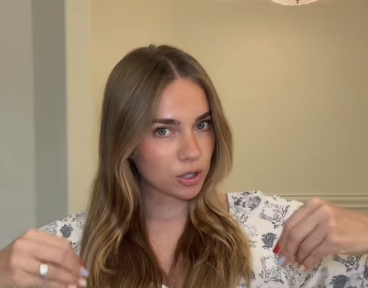 Muore affogato in piscina il figlio di 3 anni dell’influencer Emilie Kiser. “Quando una mamma piange, piangiamo tutti”: i tanti messaggi di cordoglio