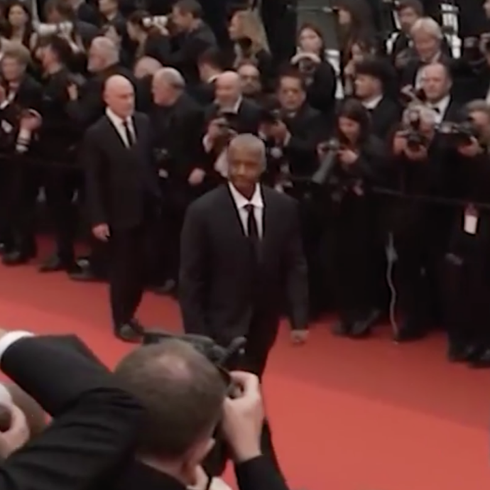 “Sto parlando sul serio, la devi smettere”: Denzel Washington s’infuria con un fotografo sul red carpet. Ecco cosa è accaduto