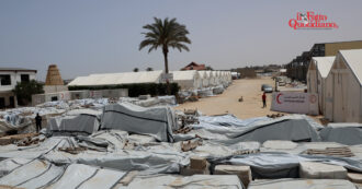 Gaza, nei magazzini in Egitto tra tonnellate di aiuti fermi: "Pronti a consegnare"
