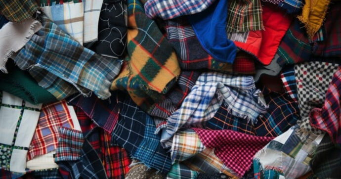 L’onnipresenza del poliestere nei vestiti comporta problemi enormi. Microplastiche in primis