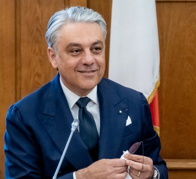 “Lavorare 65 ore a settimana 6 giorni su 7, WhatsApp al posto delle email e ‘parlare male di se stessi ma non dei colleghi'”: le regole d’oro del super manager Luca De Meo