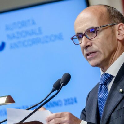 Copertina di L’Anac contro il governo: “Lo Stato è meno credibile”