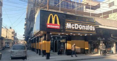 Copertina di “Apre il primo McDonald’s”, ma è taroccato