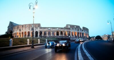 Copertina di 1000 Miglia e Marina Militare, quando le auto storiche incontrano il mare