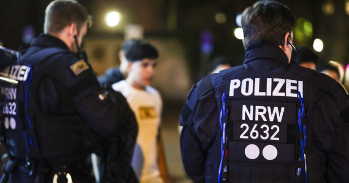 Germania, blitz contro il gruppo neonazista “Ultima ondata di difesa”: tutti giovanissimi, attivi sui social, pianificavano incendi e attentati