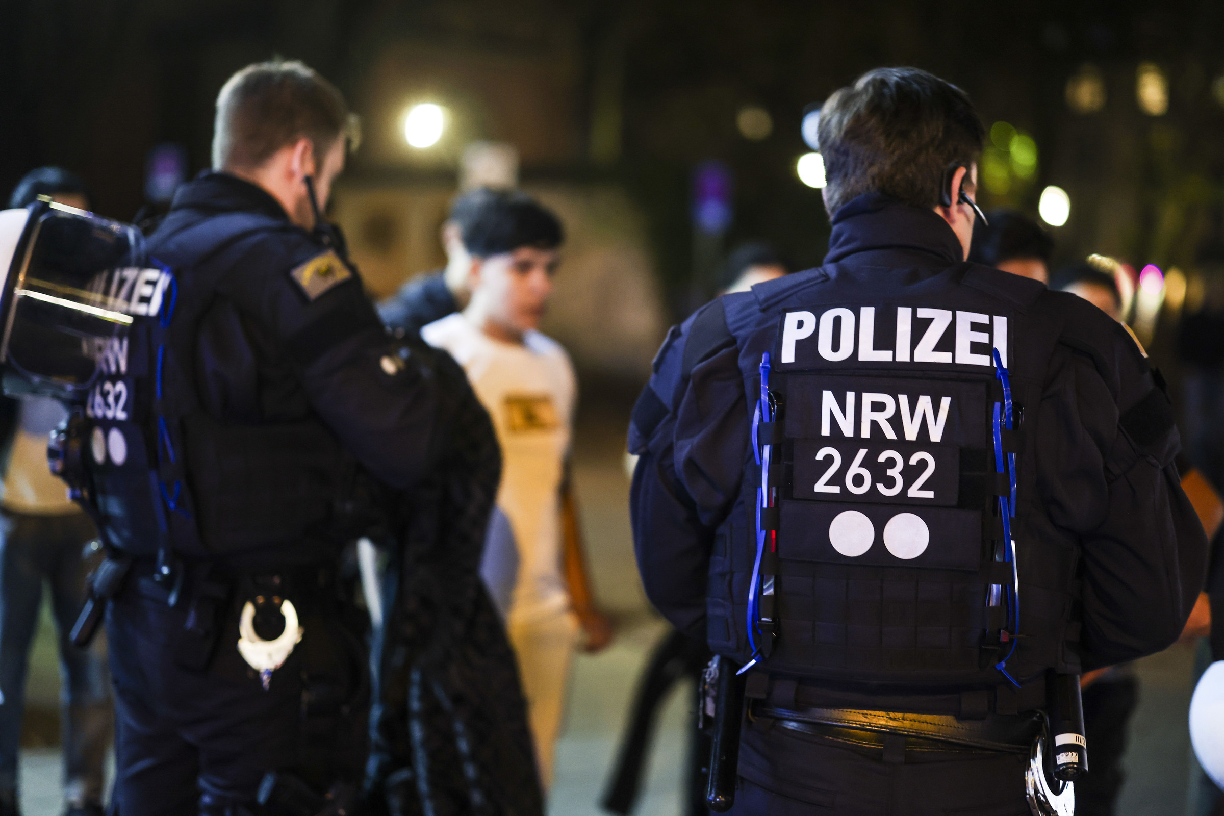 germania blitz contro il gruppo neonazista ultima ondata di difesa tutti giovanissimi attivi sui social pianificavano incendi e attentati