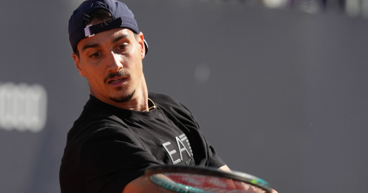 L’energia di Sonego: “Al Roland Garros è una lotta, io sono pronto. Mi sono allenato con Sinner: a Roma gli è mancata solamente una cosa” L’energia di Sonego: “Al Roland Garros è una lotta, io sono pronto. Mi sono allenato con Sinner: a Roma gli è mancata solamente una cosa”