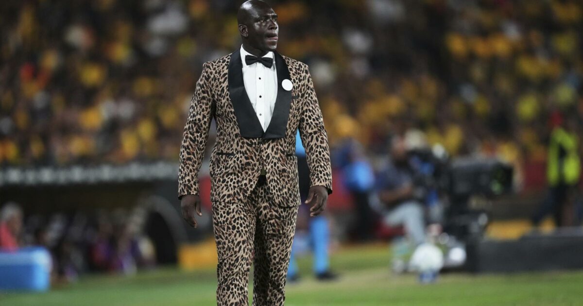 il tecnico del barcelona guayaquil si veste così perché sa che allo stadio c è l open bar – domeniche bestiali
