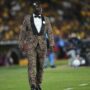 Copertina di Il tecnico del Barcelona Guayaquil si veste così perché sa che allo stadio c’è l’open bar? – Domeniche bestiali