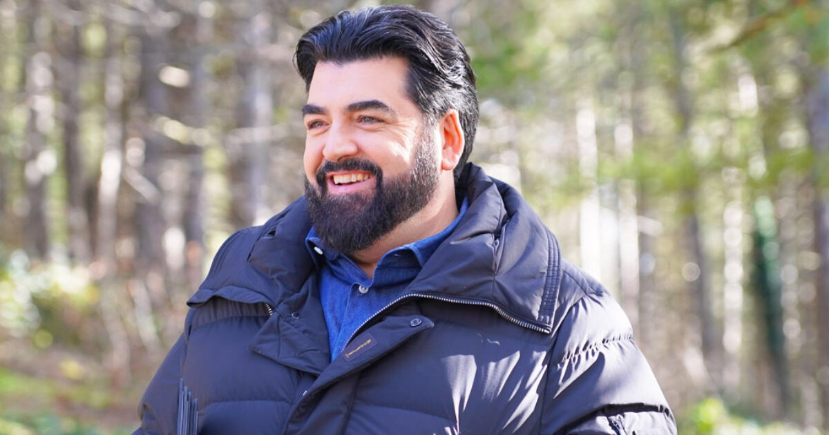 “In Italia i giovani fanno le aste online per scarpe a 560 euro. Ma quei soldi spendeteli per andare da Cracco, imparate qualcosa!”: così chef Cannavacciuolo