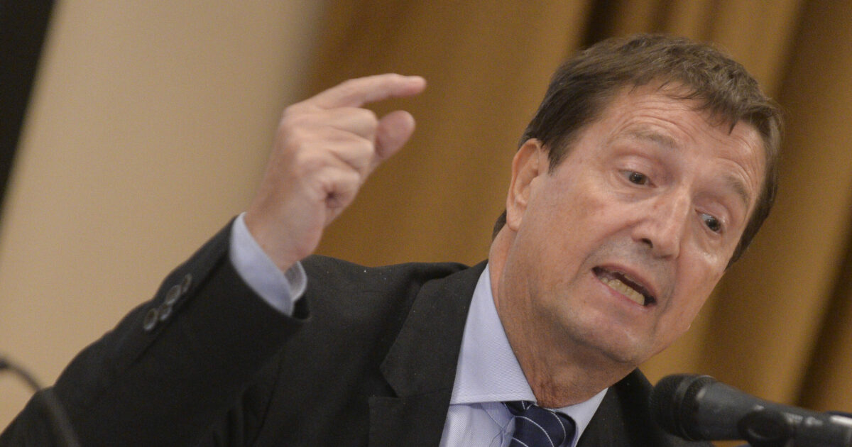Garlasco, il procuratore sull’impronta 33: “Rianalizzata con nuove tecniche rispetto al 2007. E’ di Sempio” Garlasco, il procuratore sull’impronta 33: “Rianalizzata con nuove tecniche rispetto al 2007. E’ di Sempio”