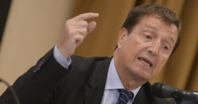 Copertina di Garlasco, il procuratore sull’impronta 33: “Rianalizzata con nuove tecniche rispetto al 2007. È di Sempio”