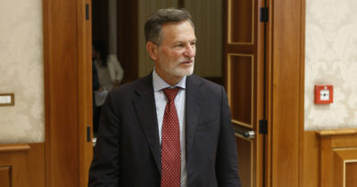 Copertina di Separazione carriere, caos al Senato: FdI minaccia il “canguro”, le opposizioni in rivolta scrivono a La Russa