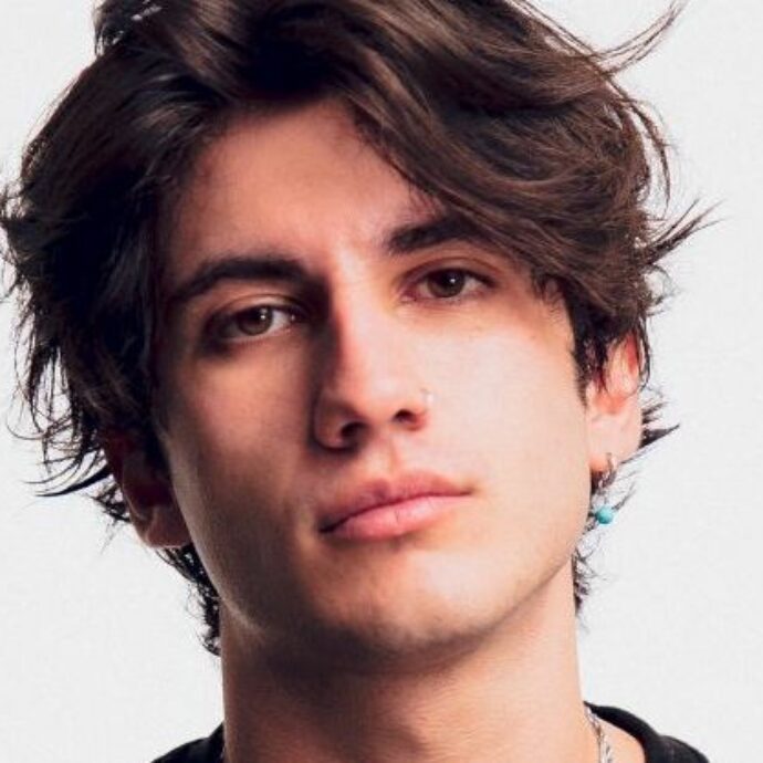 “Quando sono finito al pronto soccorso, la prima persona che ho chiamato è stata la mia ex. In amore sono un po’ sottone”: Jacopo Sol si racconta dopo Amici 24