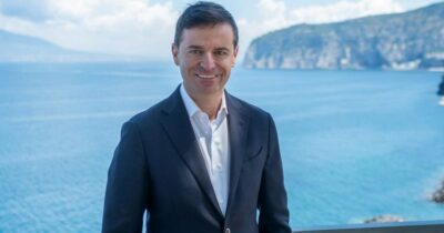 Copertina di “Sistema Sorrento”, va in aula il consuntivo di bilancio tra silenzi e imbarazzi: nel documento ci sono gli appalti sotto inchiesta
