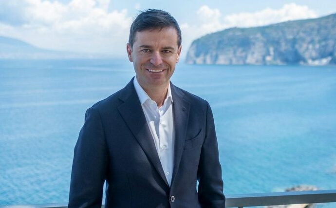 “Sistema Sorrento”, va in aula il consuntivo di bilancio tra silenzi e imbarazzi: nel documento ci sono gli appalti sotto inchiesta