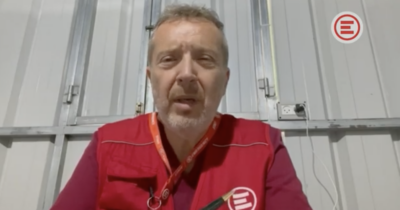 Copertina di Gaza, la testimonianza dalla clinica di Emergency: “I nostri infermieri non riescono a uscire di casa. Lavoriamo a fatica sotto le bombe”