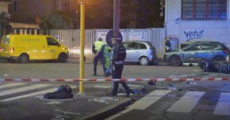 Copertina di Milano, fugge dalla polizia e si schianta in scooter: muore 21enne. In ospedale le proteste di parenti e amici