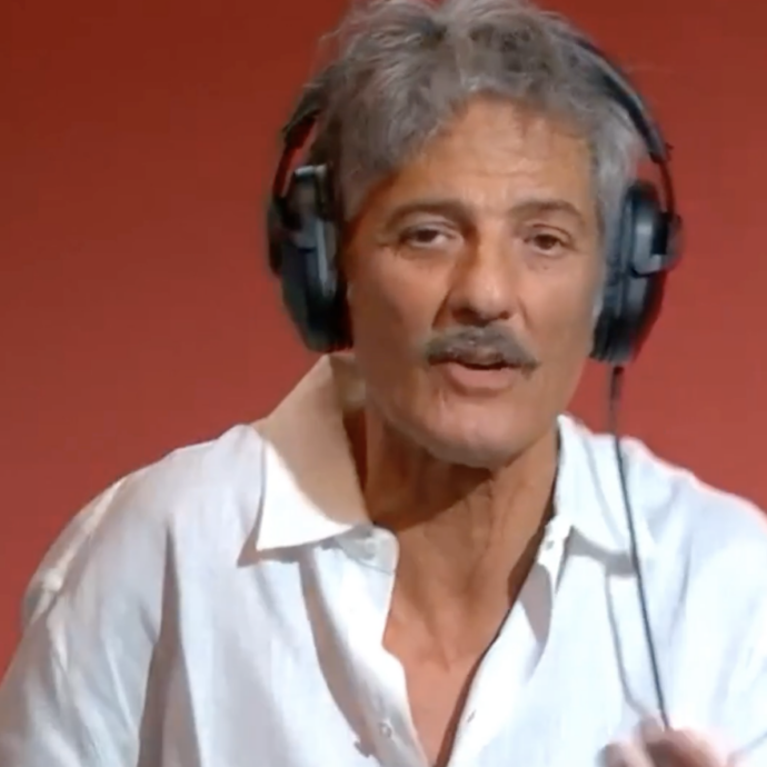 “Sono indagato. Nulla di ufficiale, devo dire che è una bella sensazione, ti senti importante!”: Fiorello ironizza sulla presunta diffamazione della Regione Liguria