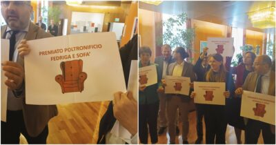 Copertina di “Fedriga e sofà”: le opposizioni contro Fedriga per la crisi in Friuli Venezia Giulia. “Scappa e non dà spiegazioni”