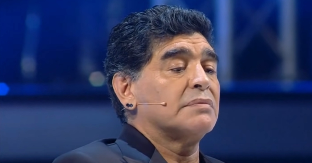 Sospeso il processo sulla morte di Maradona: Argentina sotto choc, accuse a uno dei giudici Sospeso il processo sulla morte di Maradona: Argentina sotto choc, accuse a uno dei giudici