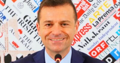 Copertina di “Stava intascando una mazzetta”, arrestato il sindaco di Sorrento. 167mila euro nel biliardo del fiduciario: il mago tv "Lello il sensitivo"