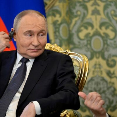 Copertina di Putin va a Kursk: “Non ho notizie dal Papa”. Negoziato più lontano