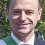 Copertina di La tangente intascata “in diretta” e i soldi contati in bagno: così è stato arrestato il sindaco di Sorrento