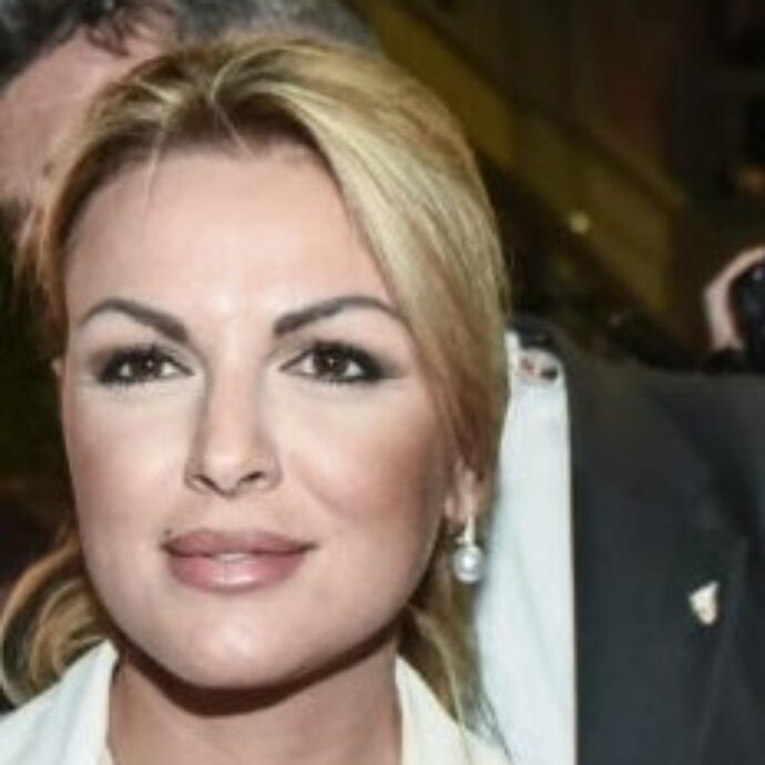 “Ho detto subito a Silvio Berlusconi di essere bisessuale perché non giudicava, era aperto più di tanti giovani… Vivo la sua mancanza come mi avessero tolto un braccio”: parla Francesca Pascale