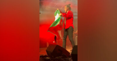 Copertina di Referendum, Piero Pelù invita al voto e attacca La Russa: “Se uno che ha i busti di Mussolini in casa mi dice di non andare alle urne, io ci vado ca**o”