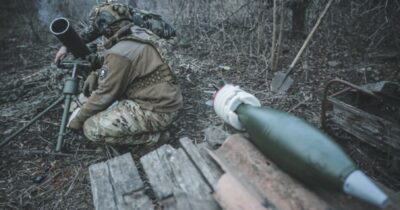 Copertina di Ucraina, le voci dal fronte: “Senza notizie e spinti a resistere a ogni costo”