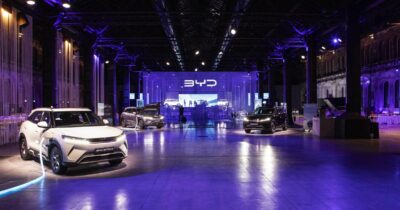 Copertina di Storico sorpasso in Europa, la cinese Byd vende più auto elettriche di Tesla