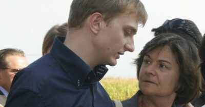 Copertina di Delitto di Garlasco, la mamma di Alberto Stasi: “Sconvolta, è uno schifo. Pronta a incontrare Rita Poggi”