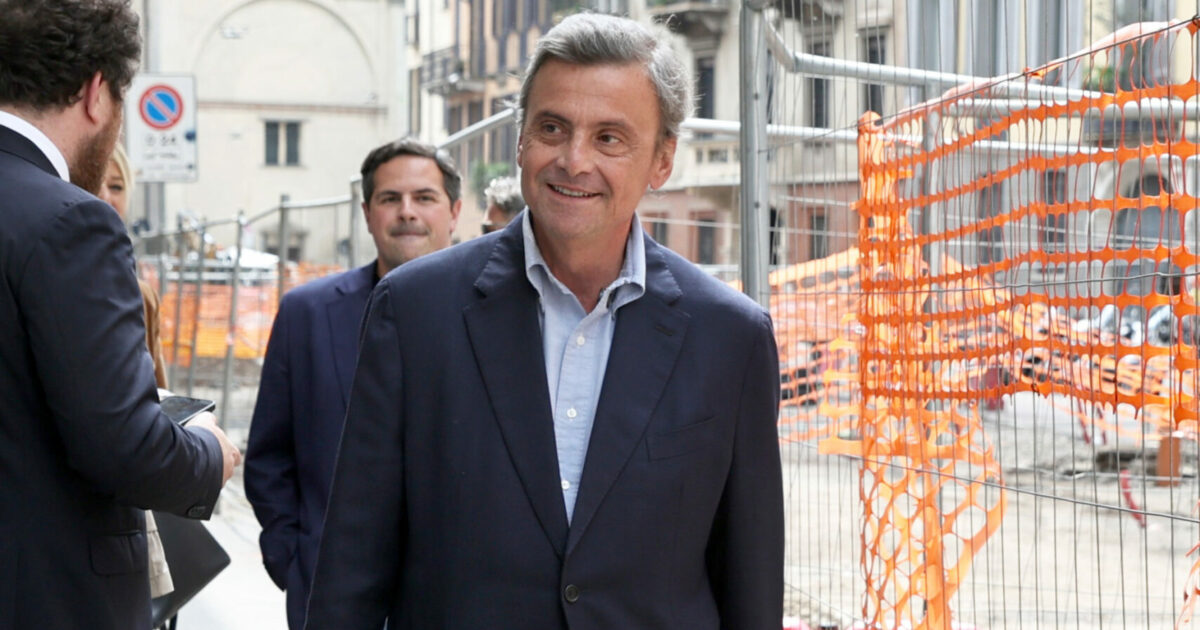 calenda la trottola a milano ora vuole andare con la destra forza italia gli porge una poltrona e lui s offre