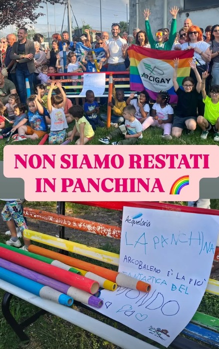 piacenza la prima panchina arcobaleno della provincia vandalizzata in 48 ore presidio con il sindaco per ridipingerla