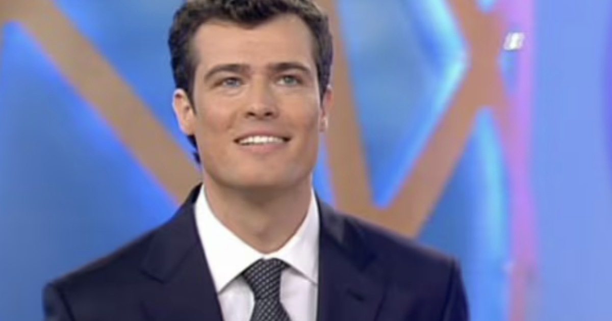 giornalista mediaset si spaccia per giornalista rai al salone del libro scoppia il caso lo ha fatto per ottenere interviste