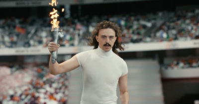 Copertina di Eurovision 2025, Tommy Cash da record su Pornhub con il video di “Olimpiadi del sesso UNTZ UNTZ”